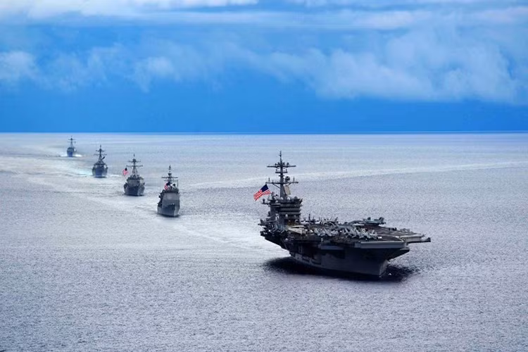 Trong cuối tháng này Bán đảo Triều Tiên sẽ tràn ngập tàu chiến Mỹ khi có tới hai biên đội tác chiến tàu sân bay thuộc Hạm đội Thái Bình Dương được triển khai trong khu vực. Và đây luôn được xem là điềm báo trước cho một hành động quân sự đơn phương hoặc là giới hạn cuối cùng cho sự kiên nhẫn của Washington đối với Bình Nhưỡng. Nguồn ảnh: Asia Times.