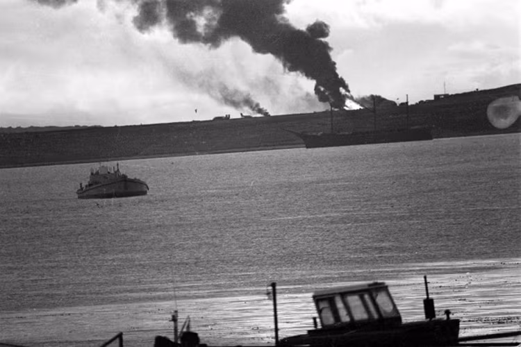 Luật sư và sử gia Mario Pablo Sciaroni khẳng định trên tờ El Snorkel rằng, tháng 5 và tháng 6 năm 1982, vào lúc 11 giờ mỗi ngày, vệ tinh do thám Kosmos-1368 của Liên Xô bay qua Falkland trong khoảng cách 240 km. Ngoài ra, ông cho rằng trong cuộc xung đột, vệ tinh Kosmos-1455 và vệ tinh Kosmos 1372 đã cung cấp những thông tin quan trọng về các hoạt động quân sự đang diễn ra trên các hòn đảo và khu vực xung quanh. Nguồn ảnh: sitioandino.com.ar.