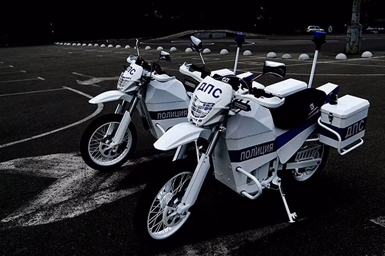 Còn đây là biến thể IZh dành cho các cơ quan an ninh nội địa Nga, nó có thiết kế tương tự biến thể dành cho mục đích quân sự chỉ được trang bị thêm đèn báo hiệu và có lớp sơn đặc trưng của ngành an ninh Nga. Nguồn ảnh: Kalashnikov.