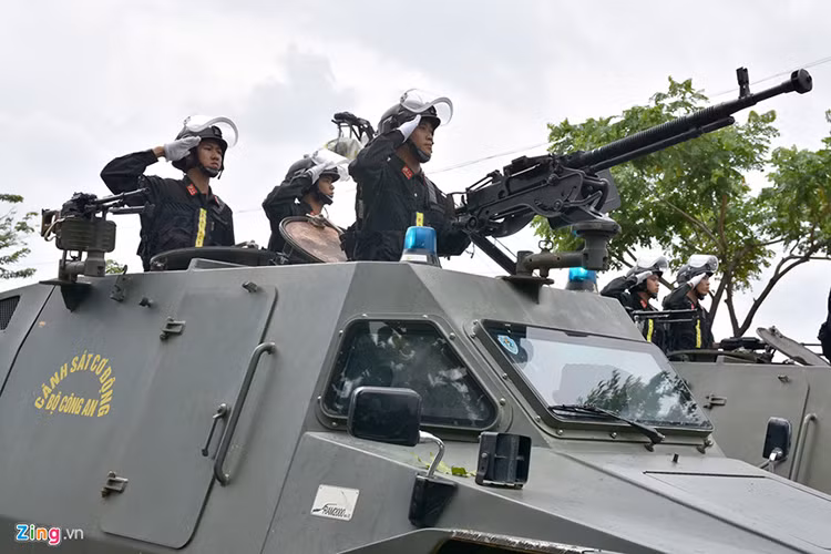 Ở biến thể RAM-2000 của Bộ Công An, phương tiện chiến đấu đặc chủng này được trang bị một súng máy hạng nặng 12.7mm DShK cùng một súng máy 7.62mm PKM. Trong đó, DShK có tầm bắn hiệu quả lên đến 2.000m với tốc độ bắn 600 viên/phút. Nguồn ảnh: Nguồn ảnh: Zing.vn.