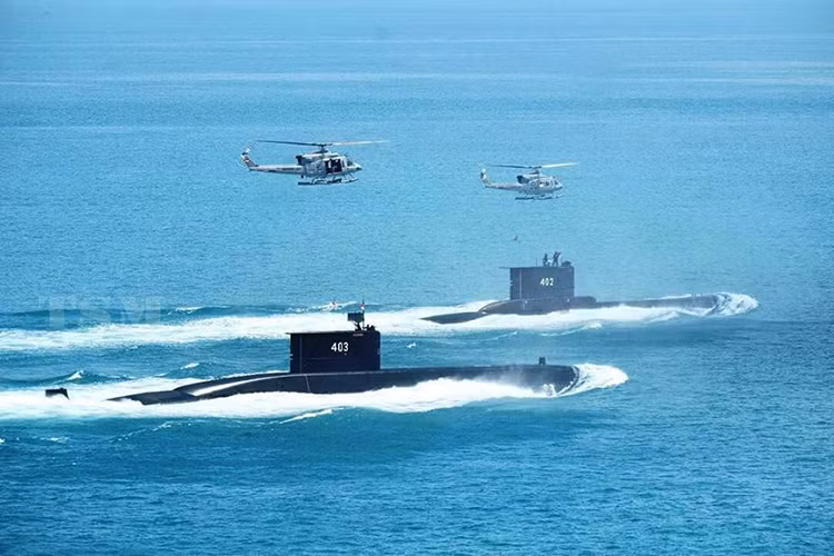 Biên đội tàu ngầm tấn công diesel-điện gồm các lớp Nagapasa và Cakra của Hải quân Indonesia xuất hiện tại bến cảng Cilegon Indah Kiat. Nguồn ảnh: Arcinc.id.