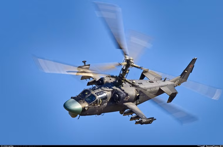 Tuy nhiên, những thể hiện trên chiến trường tại Syria, khi trực thăng Ka-52K hoạt động trên tàu khu trục Đô đốc Gorshkov và tàu sân bay máy bay Đô đốc Kuznetsov , đã khẳng định rõ những ưu thế của mẫu trực thăng tấn công hải quân này. Nguồn ảnh: Reddit.