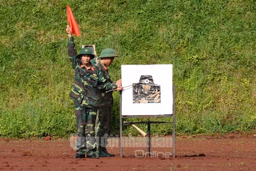 Một phát đạn chính xác được tổ báo bia xác nhận.