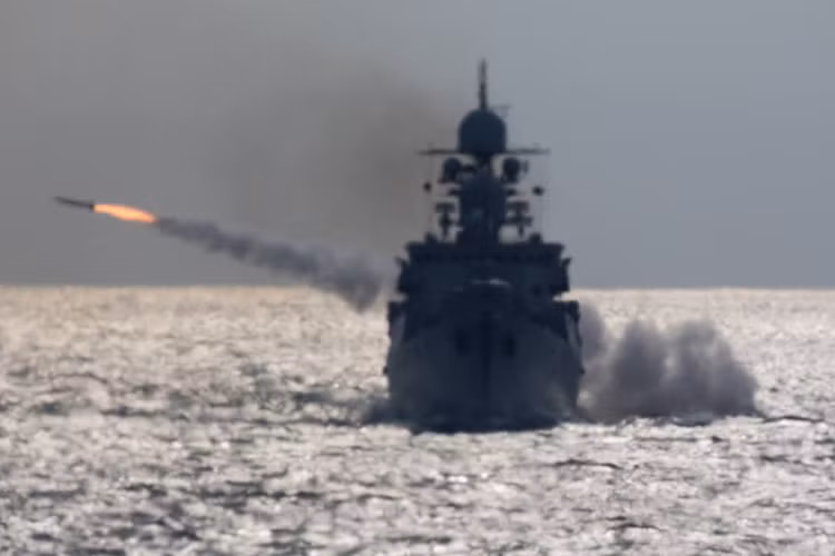 Mô hình chung có thể nhận thấy cách Hải quân Nga tái xây dựng Hạm đội Caspian theo định hướng phù hợp với vùng biển mà họ đang hoạt động, nhưng vẫn duy trì được sức mạnh chiến lược của hạm đội này trong Hải quân Nga với tầm tác chiến không chỉ bị bó hẹp trong phạm vị Biển Caspian. Nguồn ảnh: Bộ Quốc phòng Nga.