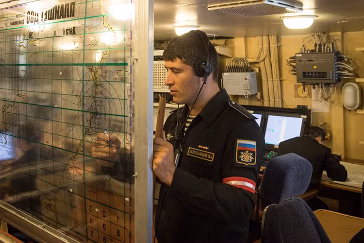 Bên trong phòng chỉ huy tác chiến trên một tàu Buyan-M của Hạm đội Caspian. Nguồn ảnh: Bộ Quốc phòng Nga.