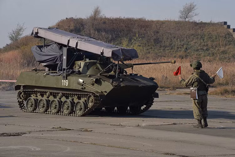 Dĩ nhiên người Nga không quan tâm tới mấy việc Latvia và Lietuva thuộc bất cứ liên minh quân sự nào và cuộc tập trận trên diễn ra bên trong lãnh thổ nước Nga. Còn ở phía ngược lại NATO kịch liệt lên án cuộc tập trận này của Moscow. Nguồn ảnh: Bộ Quốc phòng Nga.