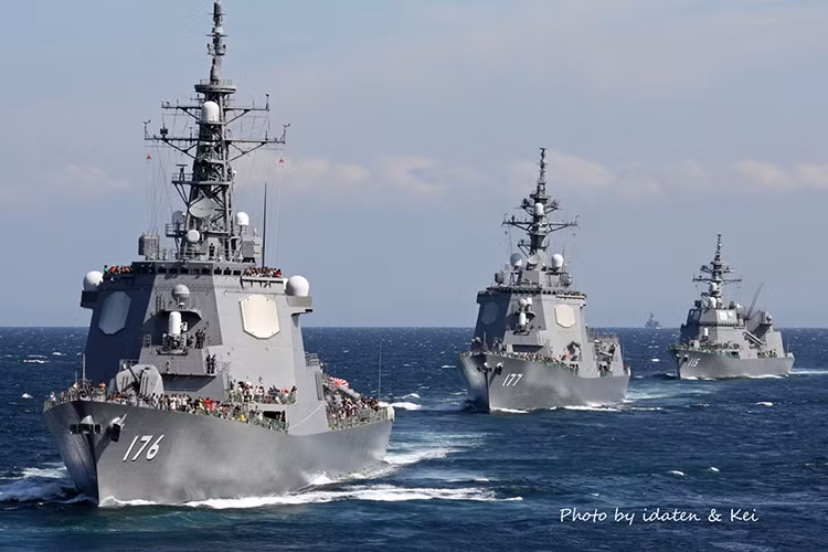 Trong số các lớp tàu khu trục đang được JMSDF biên chế thì họ sở hữu tới hai lớp tàu được trang bị hệ thống chiến đấu Aegis tiên tiến gồm lớp Atago và Kongō với biên đội ồm 6 tàu cho cả hai lớp. Con số này có lẽ hơi ít so với quy mô của JMSDF nhưng chúng lại là những tàu chiến mạnh nhất thế giới. Nguồn ảnh: Reddit.