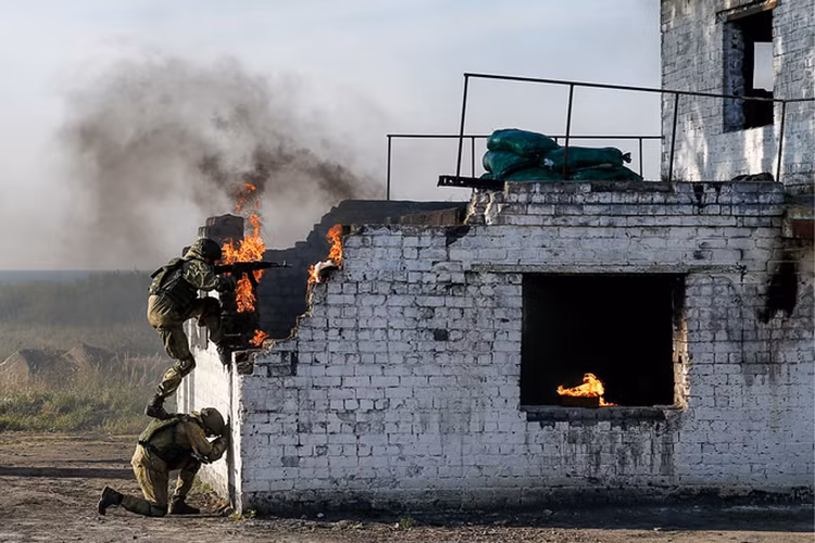 Toàn bộ tiền đồn của “phiến quân IS” bị san phẳng mở đường cho HQĐB Nga tràn vào. Nguồn ảnh: Tass.