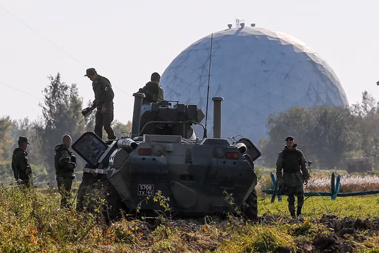 Tổ hợp pháo phản lực phóng loạt BM-21 của Hạm đội Baltic tham gia diễn tập. Nguồn ảnh: Tass.