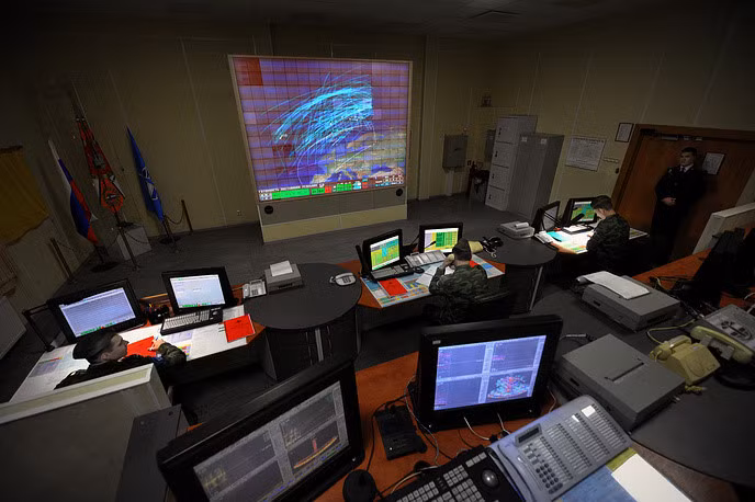 Hình ảnh bên trong phòng điều khiển hệ thống radar Voronezh-DM. Nguồn ảnh: TASS.