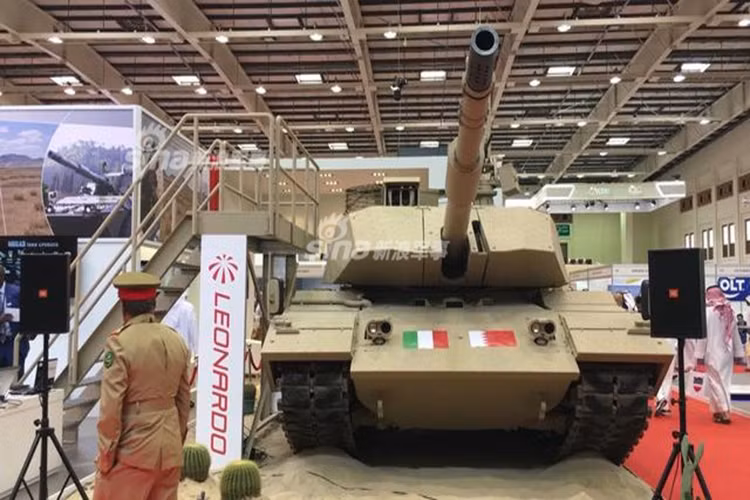 Để bảo đảm độ tiện nghi cũng sự an toàn cho kíp chiến đấu, ngoài vỏ giáp phức hợp dạng module có độ bền cao, hệ thống điều hòa không khí nhằm phòng chống vũ khí hủy diệt hàng loạt xạ - sinh - hóa (NBC) hay hệ thống dập lửa tự động dĩ nhiên là thành phần không thể thiếu. Nguồn ảnh: Sina.