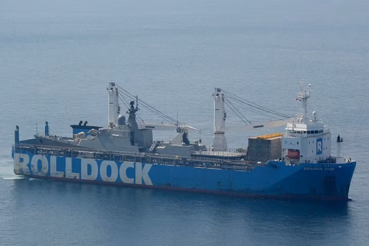 Tuy nhiên tính đến thời điểm hiện tại, sau khi cặp Gepard thứ hai đã sắp về nước đầy đủ, những thông tin công khai vào thời điểm này chỉ nhắc tới khả năng chúng ta sẽ đặt hàng cặp Gepard thứ ba với cấu hình vũ khí mạnh hơn chứ không hề có một lời nào đề cập viễn cảnh chúng sẽ được đóng trong nước. Nguồn ảnh: Trang thông tin hải quân Brazil.