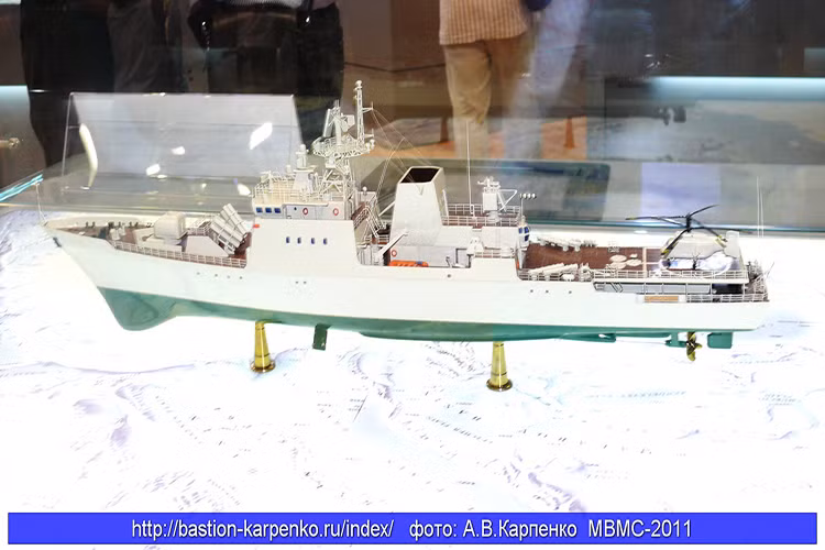 Lớp chiến hạm này có lượng giãn nước đầy tải 2.100 tấn (tương đương Gepard 3.9); chiều dài 104,8 m; chiều rộng 13,6 m. Vũ khí trang bị của tàu rất mạnh và toàn diện bao gồm 8 tên lửa chống hạm Kh-35 Uran-E, tới 24 tên lửa phòng không tầm ngắn phóng thẳng đứng 9M331 (SA-N-9 - bản hải quân của Tor-M1), 4 ngư lôi chống ngầm SET-72 cỡ 400 mm. Nguồn ảnh: bastion-karpenko.