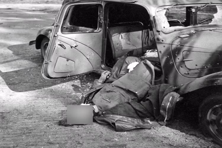Tướng Friedrich Kussin phụ trách các đơn vị Đức ở Arnhem nằm chết bên ô tô chi chít lỗ đạn sau khi bị quân Đồng minh phục kích vào ngày 17/9/1944.