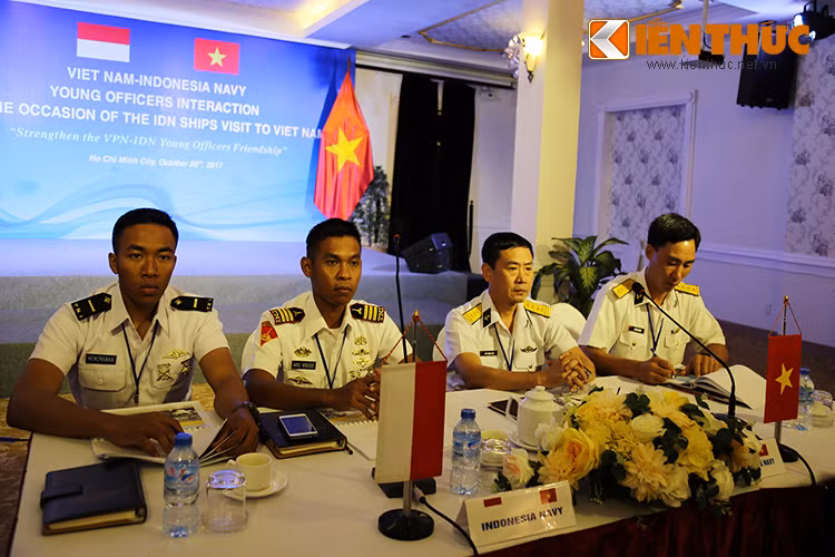 Buổi tọa đàm do sĩ quan Hải quân Indonesia và Hải quân Việt Nam đồng chủ trì.