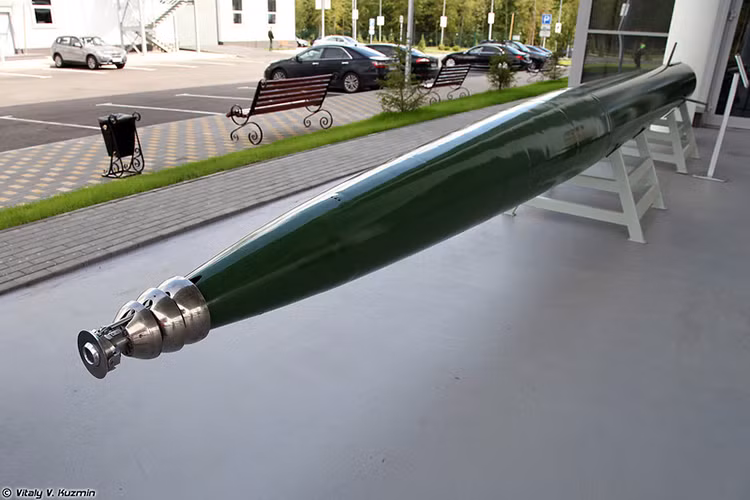 Cái tên cuối cùng trongg danh sách này không phải là tên lửa siêu thanh trên không nhưng lại là siêu thanh ở dưới nước, đó là siêu ngư lôi Shkval-E hay còn được gọi với cái tên VA-111 Shkval. Nó được Liên Xô phát triển từ những năm 1960 nhưng mãi đến năm đầu những năm 1980 mới được đưa vào trang bị. Nguồn ảnh: Vitaly Kuzmin.