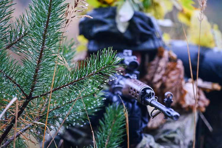 Theo Bộ Quốc phòng Nga, lực lượng Đổ bộ Đường không Nga VDV, đơn vị Tác chiến Đặc biệt SSO của nước này đang có đợt tập trận đổ bộ đường không với các đơn vị vũ trang của Belarus tại Vùng Pskovskaya của Nga. Được biết đợt tập trên chỉ diễn ra ở quy mô nhỏ với sự tham gia của các đơn tác chiến đặc biệt của hai nước. Nguồn ảnh: Bộ Quốc phòng Nga.