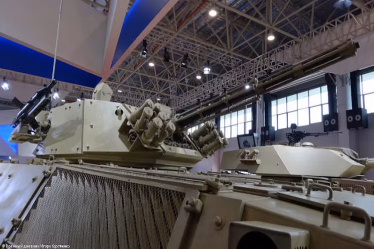 Cận cảnh pháo tự động 30mm và tên lửa HJ-73D trên biến thể VN-12 được giới thiệu năm 2014. Nguồn ảnh: Weibo.