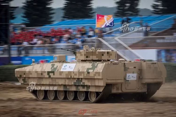 Kể từ khi xuất hiện lần đầu tiên vào năm 2014, tại triển lãm Armor &amp; Anti-Armor Day 2017 do Norinco tổ chức VN-12 mới xuất hiện trở lại với một diện mạo mới được cho là một biến thể nâng cấp từ phiên bản cũ. Tuy nhiên ngoài nước sơn ngụy trang kỹ thuật số mới ra nó gần như không có điểm gì thay đổi đáng kể. Nguồn ảnh: Sina.