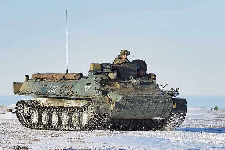 Thông tin trên được chính Bộ Quốc phòng Nga xác nhận, khi Hạm đội Biển Bắc của nước này có các hoạt động quân sự thường niên ở các khu vực vùng rìa ngoài cửa ngõ Bắc Cực tại Đảo Kotelny và Đảo Golomyannyy nằm bên trong lãnh thổ nước Nga. Nguồn ảnh: Bộ Quốc phòng Nga.