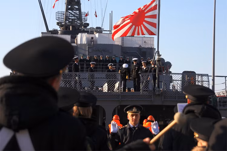 Dự kiến biên đội tàu JMSDF sẽ dừng lại Vladivostok đến ngày 19/10 trước khi trở về nước, cũng vào thời gian này năm ngoái JMSDF cũng cử các tàu chiến đến “giao lưu” với Hạm đội Thái Bình Dương Nga ở Vladivostok. Nguồn ảnh: Bộ Quốc phòng Nga.