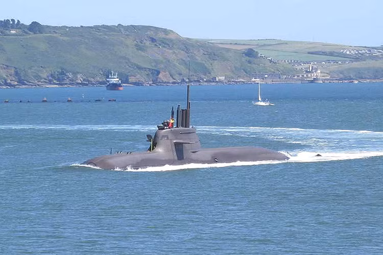 Loại tàu ngầm duy nhất của Hải quân Đức hiện tại là tàu ngầm điện-diesel Type 212 được nhiều chuyên gia quân sự đánh giá là tốt nhất thế giới hiện nay. Tuy nhiên, Hải quân Đức hiện chỉ có 6 tàu ngầm loại này trong biên chế của mình và trong tương lai, cụ thể là tới năm 2030 phía Đức có dự kiến sẽ bổ sung thêm 2 tàu nữa. Nguồn ảnh: Sino Defence.