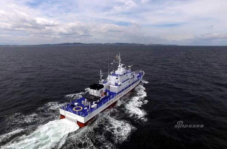 Cận cảnh một tàu tuần tra MRRV của Philippines khi nhìn từ trên cao. Nguồn ảnh: Sina.