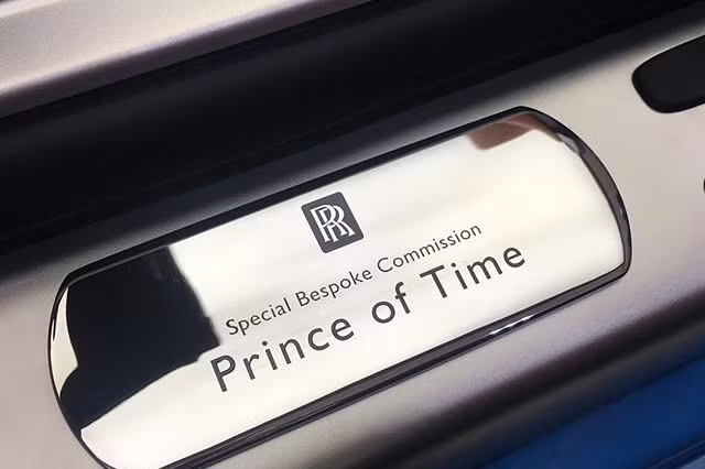 Rolls-Royce cho biết mẫu xe đặc biệt này sẽ được bán ra bắt đầu từ tháng sau. Mặc dù hãng chưa công bố về mức giá của xe nhưng chắc chắn sẽ đắt hơn con số 339.850 USD của phiên bản Rolls-Royce Dawn tiêu chuẩn.