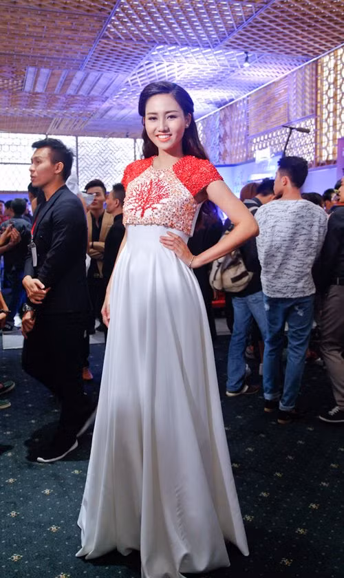 Tân á hậu cuộc thi Hoa hậu Hoàn vũ Việt Nam 2015.