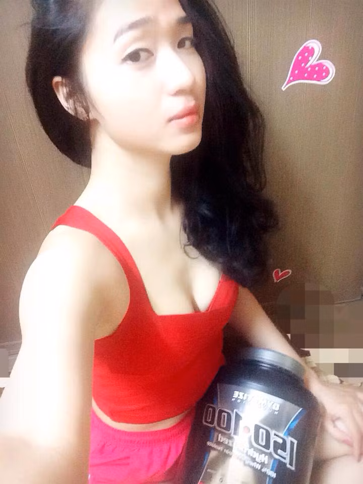 Nhờ quyết tâm và sự hăng say, thành quả lúc này mà Nguyễn Trang có được cũng khiến chính bản thân cô hãnh diện. Thân hình của cô gái Hà Nội đẹp gần như hoàn hảo với bụng 6 múi săn chắc, số đo ba vòng đạt 82-60-92.