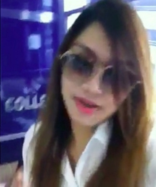 Gương mặt mộc của Wariya không hề lung linh như trong những tấm ảnh chụp tại sân cỏ hay hình ảnh cô chia sẻ lên mạng xã hội, mà thay vào đó là gương mặt khá thô với đường nét kém xinh.