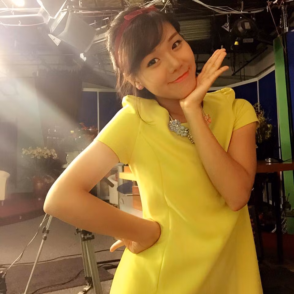 Theo tìm hiểu, hot girl 9X gốc Việt Mina sang Mỹ từ năm 7 tuổi. Thời gian gần đây khán giả trẻ cũng biết đến Mina trong vai trò một ca sĩ