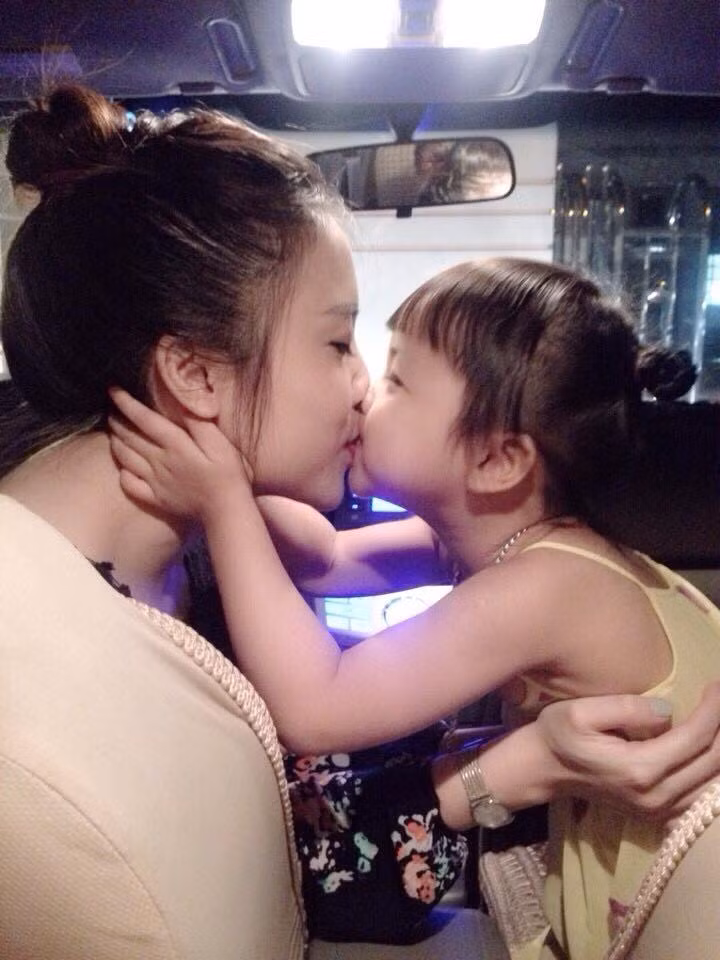 Là mẹ đơn nuôi con một mình đã lâu, chị Oanh luôn cho rằng điều này rất vất vả, các cô gái trẻ hiện nay không nên vì quá nóng vội, chỉ vì một vài lý do nhỏ nhặt mà quyết định “chạy theo phong trào” làm single mom.