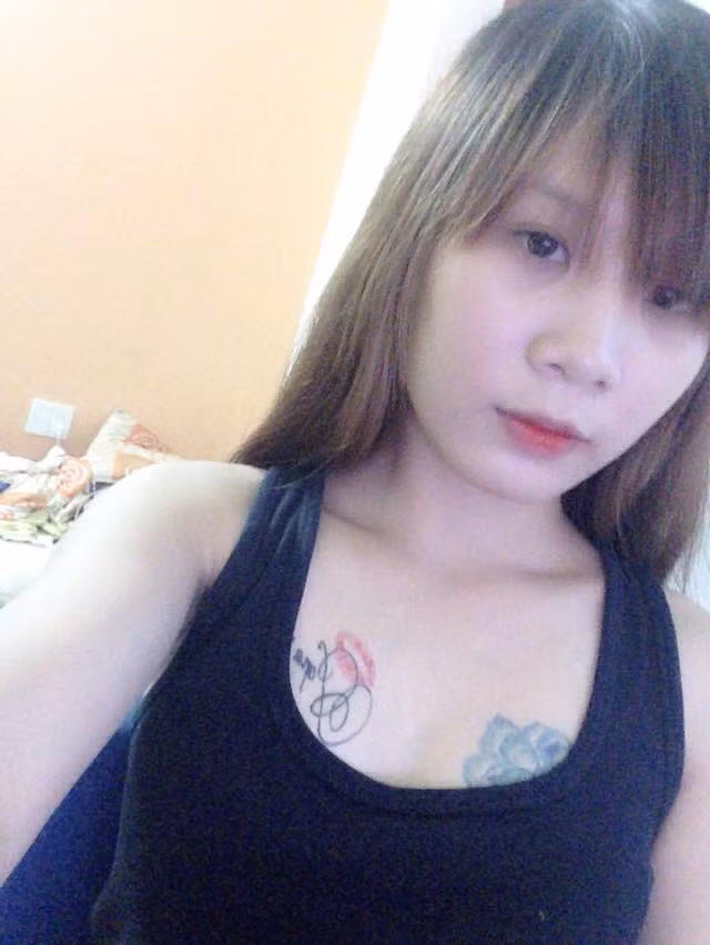 Hiện tại, Trúc Quỳnh rất hâm mộ một người mẫu có hình xăm đẹp rất nổi tiếng trên Instagram, cô nàng thường xuyên chụp ảnh táo bạo, vén áo khoe những hình xăm khủng của mình và cho biết sẽ tiếp tục xăm thêm trong tương lai.