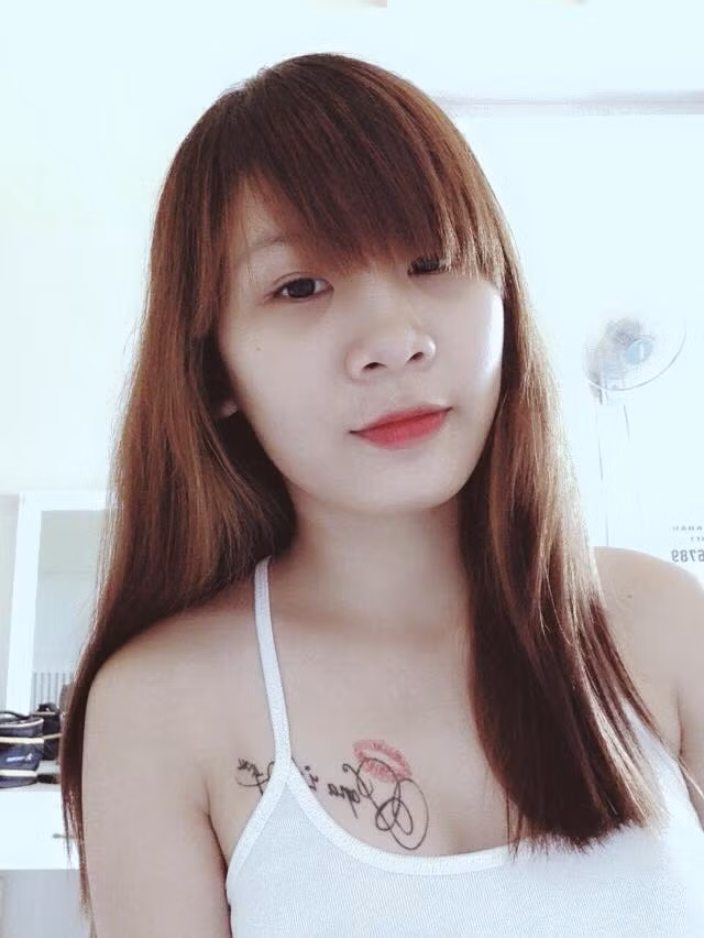 Được biết Trúc Quỳnh là cô gái mê xăm trổ từ bé, tính cách vốn khá mạnh mẽ và yêu thích những thứ có chút quái lạ, khác người. Từ nhỏ Trúc Quỳnh đã thích xăm những hình nho nhỏ lên người nhưng càng lớn lại càng mê xăm hơn.