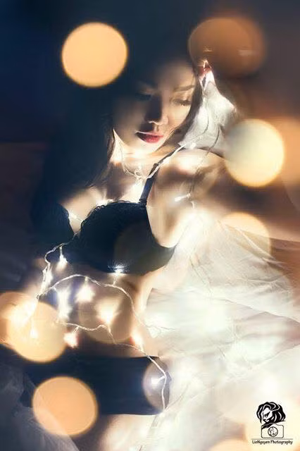 Ngắm vẻ sexy, quyến rũ của nữ du học sinh Việt trong bức ảnh tạo hình táo bạo.