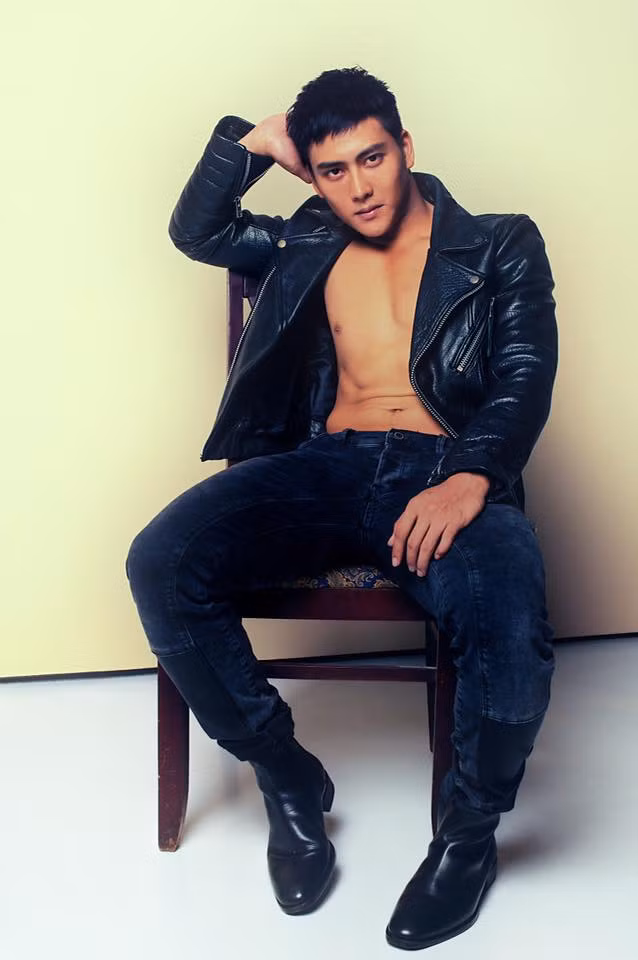 Bá Nam cho biết anh luôn mong muốn được là chính bản thân mình, nhiệt huyết và hết mình với công việc hiện tại cũng như những đam mê, sở thích của một chàng trai trẻ.