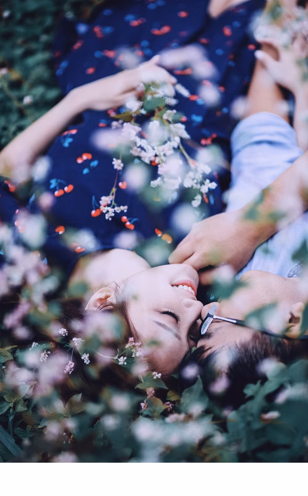 Ngày thứ hai của hành trình, ekip tìm được cánh đồng hoa tam giác mạch tuyệt đẹp giữa đất Mộc Châu, nhờ vậy mà cảm hứng của mọi người cũng tăng lên theo cấp số nhân, say sưa thả hồn cùng những góc ảnh lạ.