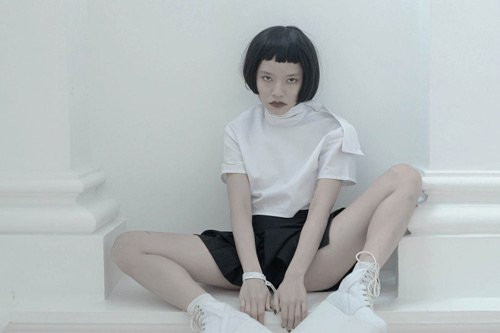 Hiện tại, Mai Nhi còn duy trì một blog chuyên về thời trang của riêng mình. Sau một thời gian hoạt động, blog thu hút nhiều người theo dõi và được bạn bè quốc tế, những người có chung sở thích ăn mặc như Mai Nhi khen ngợi, ủng hộ.