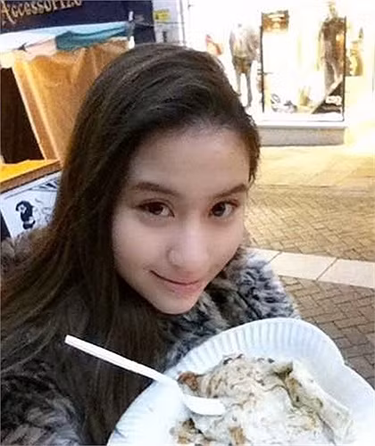 Ái nữ này sinh năm 1991, là người có phong cách thời trang sành điệu, xinh đẹp xếp sau con gái Alice của ông Stanley Ho.