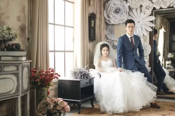 Được biết, Ba Duy sinh năm 1990, nổi tiếng với đoạn clip “Đẹp trai mới có nhiều đứa yêu”, khoe vẻ đẹp trai giống hệt các hot boy Hàn Quốc cách đây chưa lâu. Sau clip, Ba Duy được dân mạng Việt truy tìm và ngây ngất khi xem thêm những bức ảnh khác của anh.