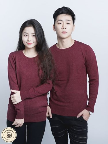 Hot boy Ba Duy, nổi tiếng với clip "Đẹp trai mới có nhiều đứa yêu" bất ngờ chụp ảnh cưới, công bố thông tin kết hôn là thông tin khiến nhiều bạn trẻ quan tâm trong tuần qua. Chàng trai sinh năm 1990 kết hôn với Nam Thương, một cô gái sinh rất xinh đẹp, đáng yêu gây nhiều tò mò cho các fan.