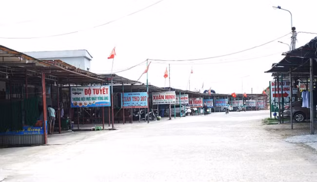 Việc kinh doanh hàng hải sản, đặc biệt là mực nhảy Vũng Áng tại các nhà hàng nổi thôn Hải Phong không những giải quyết công ăn việc làm, tăng thu nhập, góp phần thúc đẩy phát triển kinh tế cho người dân mà còn góp phần quảng bá, thu hút, kết nối, phát triển du lịch của Hà Tĩnh.