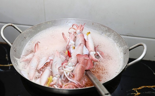 Để đạt đến độ giòn ngọt của mực khi chế biến, mỗi nhà hàng đều có một bí quyết riêng.