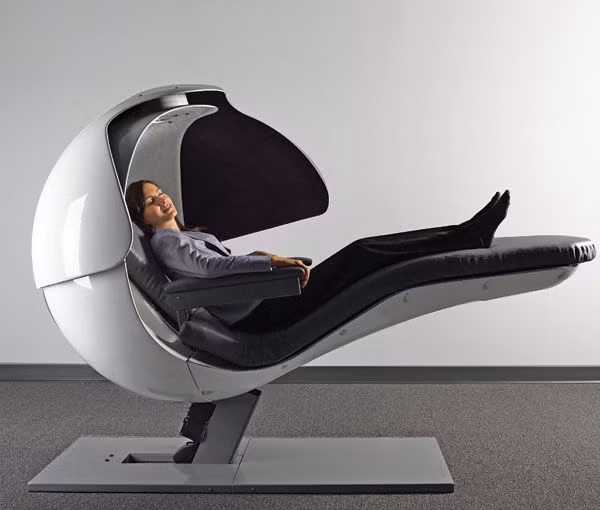 Đi làm mà có cái giường thế kia thì ngủ không muốn dậy!