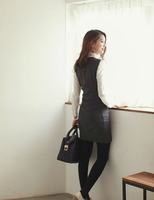 Legging, váy ngắn và áo sơ mi bên trong cho bạn gái dịu dàng ngày se lạnh.