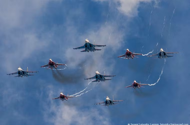 Dù còn một vài phi đội biểu diễn nữa nhưng Russkie Vityazi và Strizhi là 2 đội bay nổi danh nhất Không quân Nga, không chỉ trong nước mà trên thế giới.