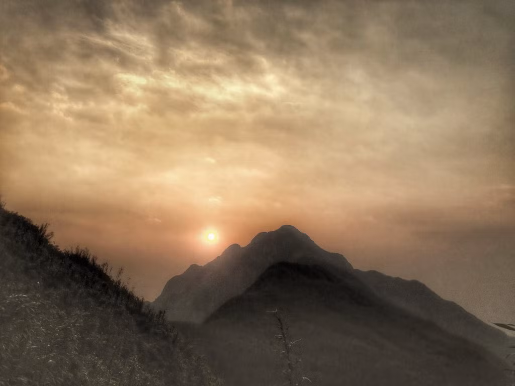 Hoàng hôn trên dãy Hoàng Liên Sơn. Ảnh: Jagsy - Blogspot.