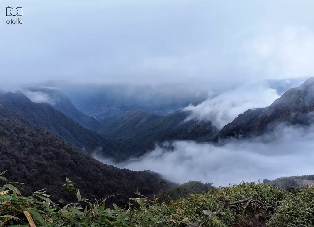 Mây vờn núi. Ảnh: Otto - Blogspot.