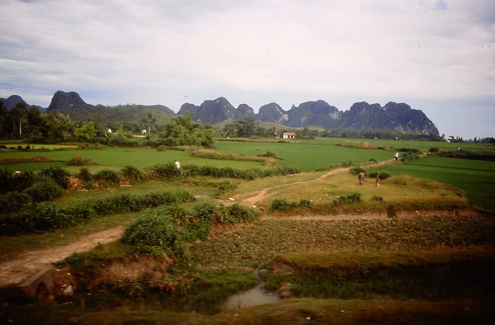 Khung cảnh trên đường đến hồ Ba Bể.